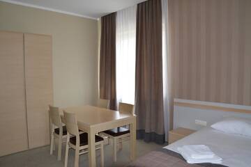 Фото номера Двухместный номер с 2 отдельными кроватями Апарт-отели EMEF Centrum Szkoleniowo-Serwisowe г. Сокулка 10